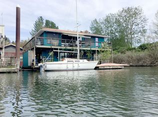 11638 N Island Cove Ln NE, Portland, OR 97217