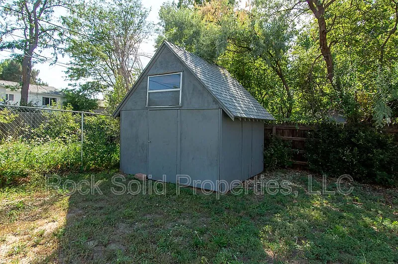 3 bed, 2.0 bath, 1560 sqft, $1,895 — Photo 3