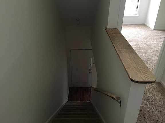 3rd image of 2325 Brookview Ct