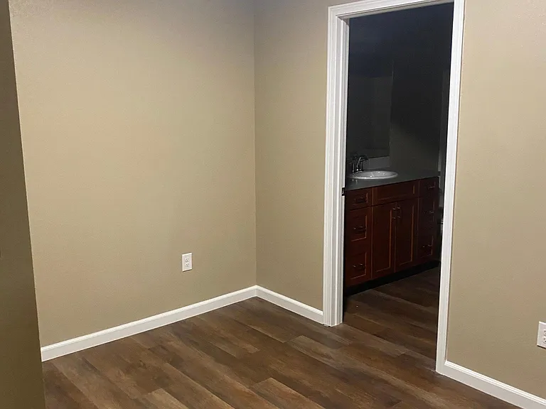 636 Hansen St SE #B — Photo 10