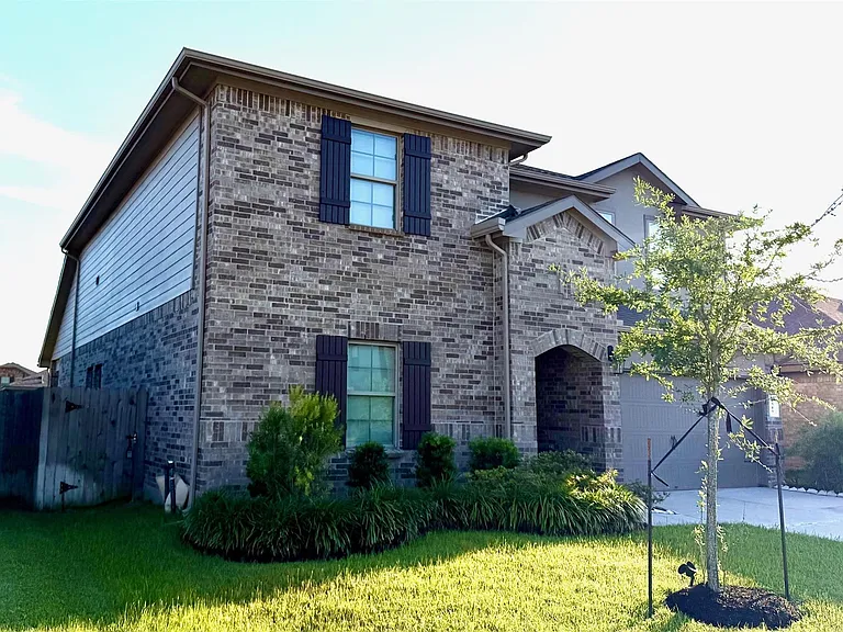 1515 Wells Manor Ln — Photo 4