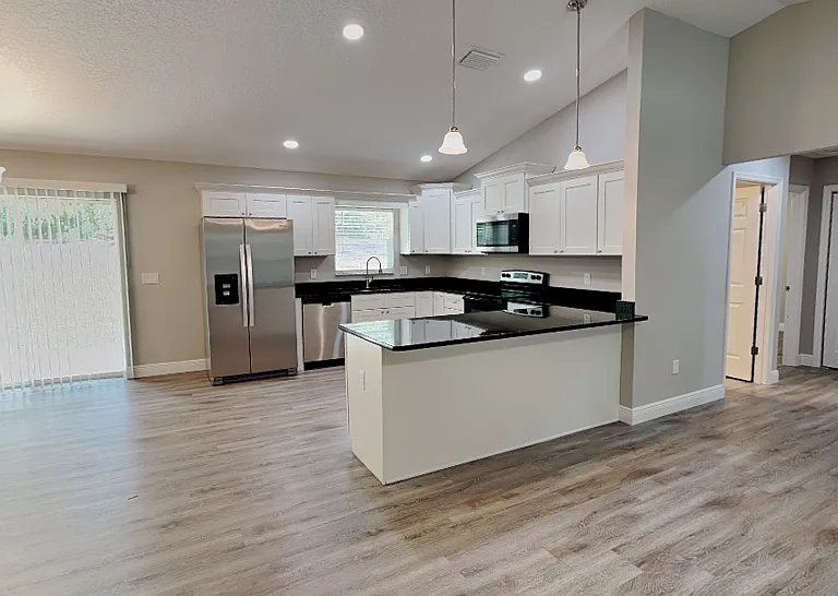 7961 N Primrose Dr — Photo 2