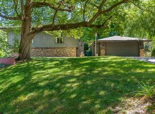 1915 Old Orchard Ct, Rockford, IL 61107