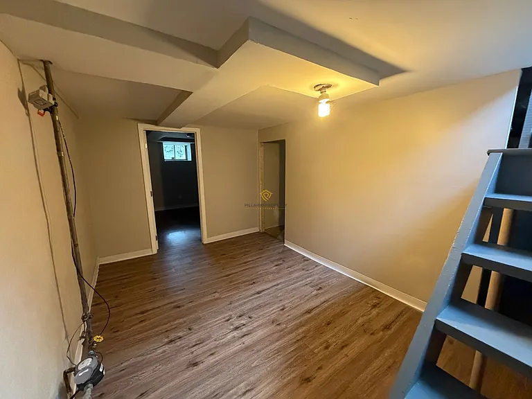445 W 25th St — Photo 13