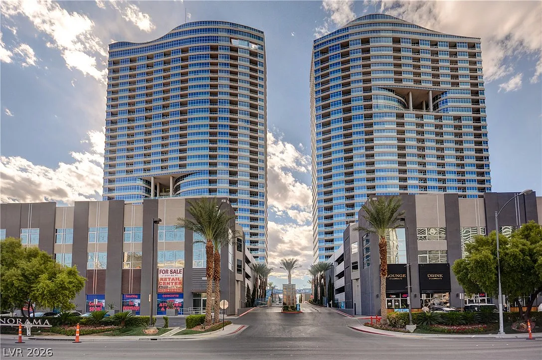 Panorama Towers — Photo 1