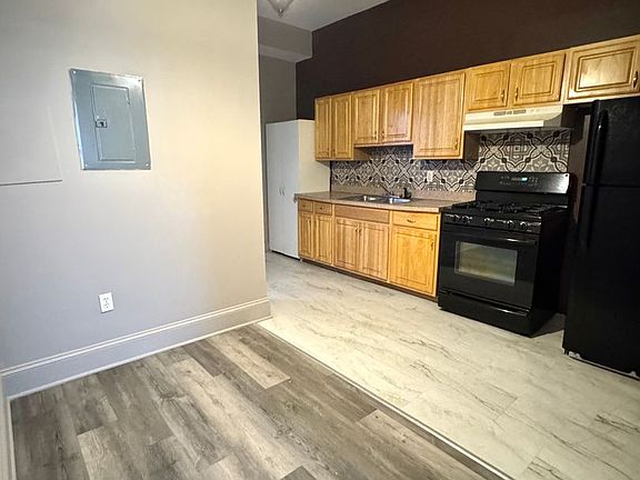 2nd image of 800 N Washington St #1