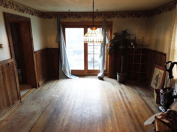 2nd image of 132 Carroll St