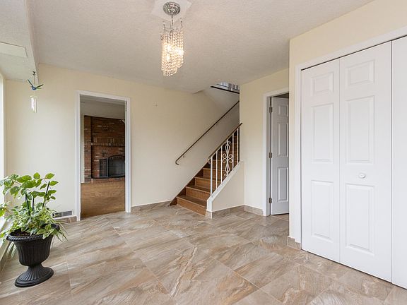 4th image of 10620 Seaham Cres