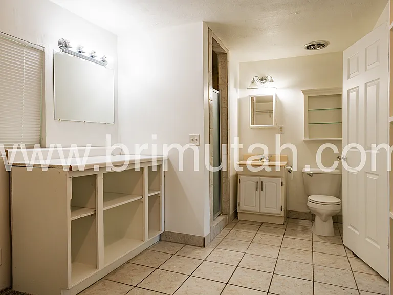 1561 E Delaware Ln — Photo 12