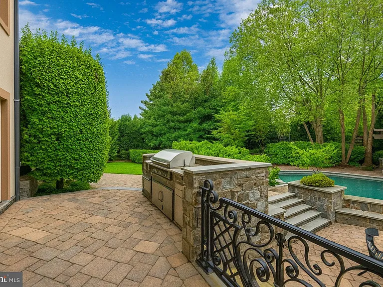 8305 Fox Haven Dr — Photo 52