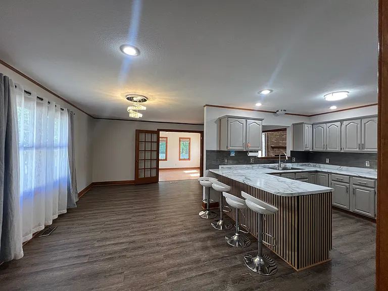 1004 Monarch Dr — Photo 9