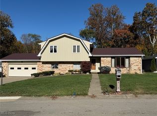 1720 Buena Vista Dr, Coshocton, OH 43812