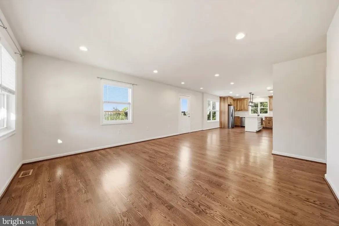 4 bed, 1725 sqft, $3,650 — Photo 4