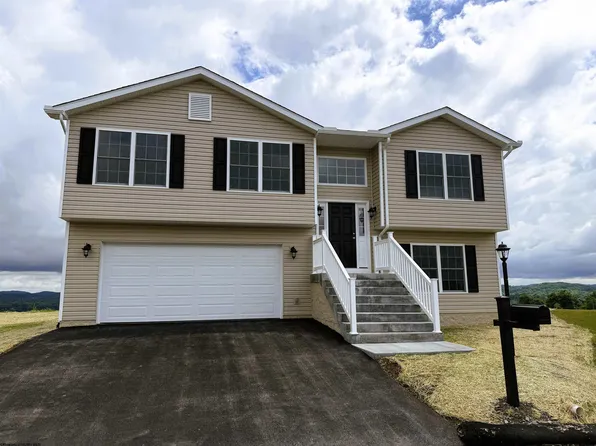 30 Hawk Station Dr, Fairmont, WV 26554