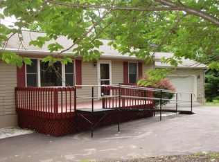 1037 Cricket Ln, Long Pond, PA