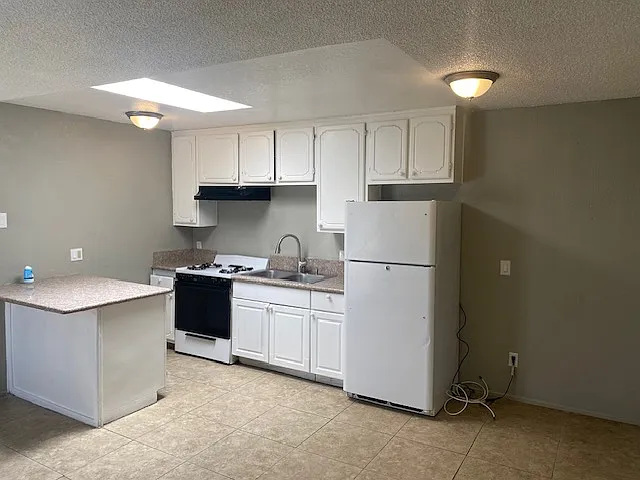 1 bed, 450 sqft, $990 — Photo 1