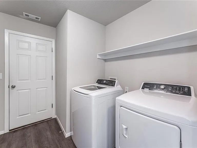 980 E Starling St — Photo 18