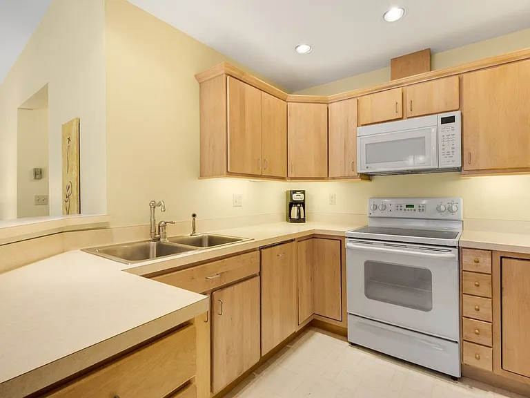 1256 Bellevue Way NE #6 — Photo 8