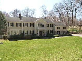 84 Stonehenge Dr, New Canaan, CT 06840