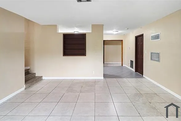 6 bed, $4,887 — Photo 4