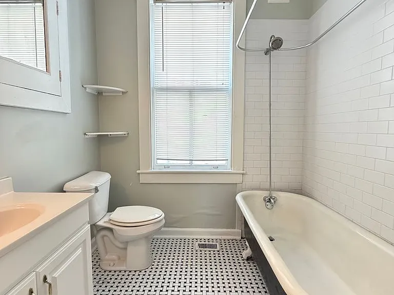 2202 - 2204 Bull St — Photo 14