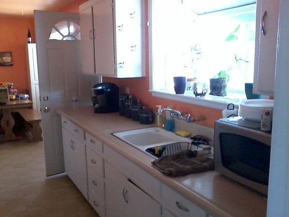 5th image of 1011 W Holland Ave