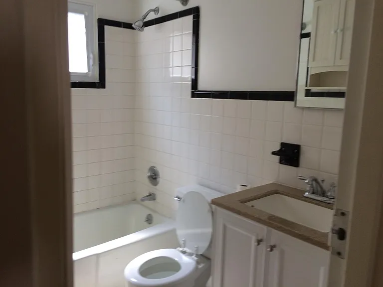 226 Linden Ln — Photo 1