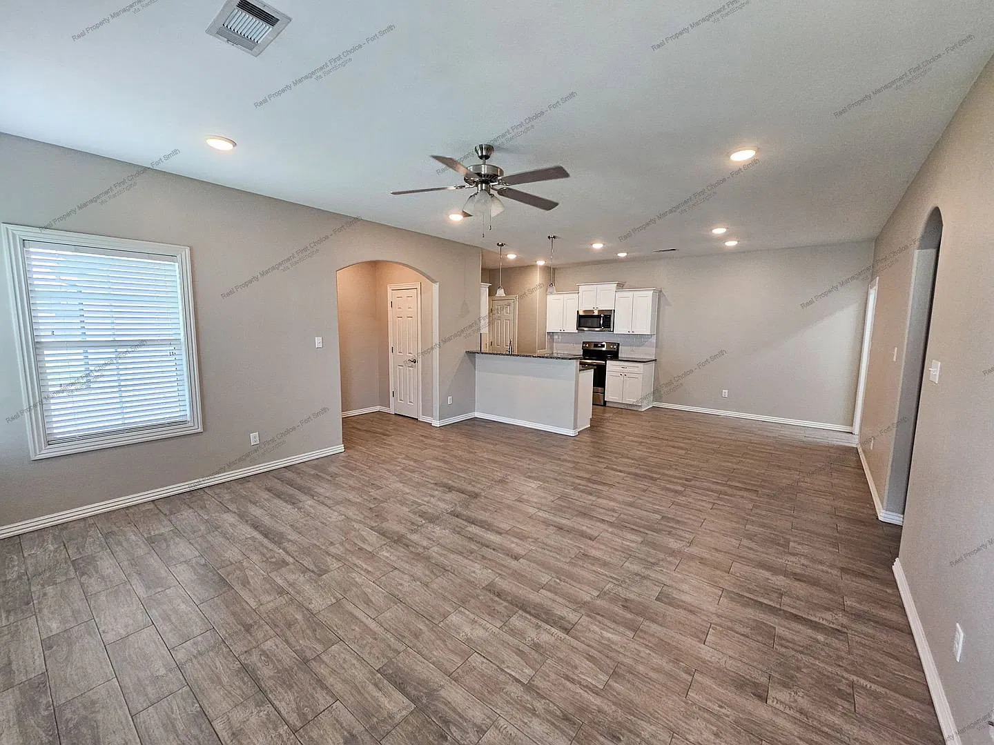 3 bed, 2.0 bath, 1400 sqft, $1,549 — Photo 3
