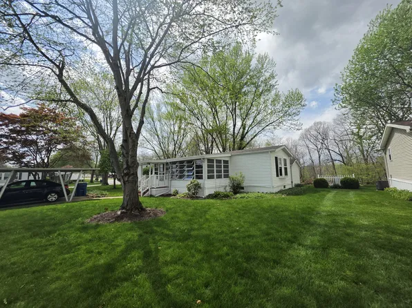 220 F St #220, Navarre, OH 44662