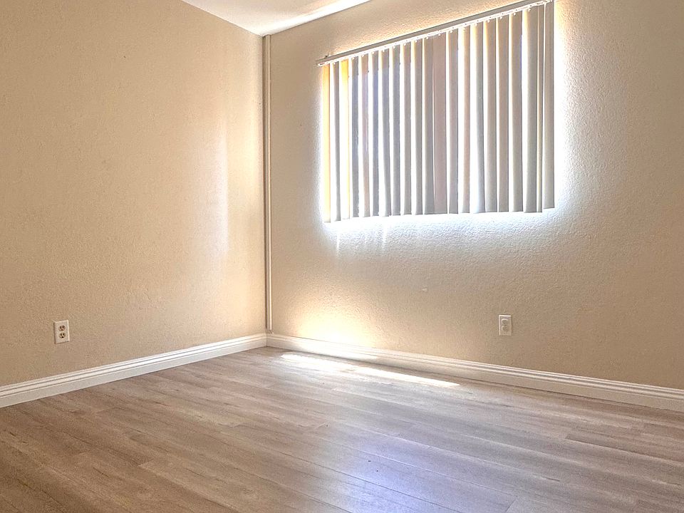 1st image of 25880 Dartmouth St #17C