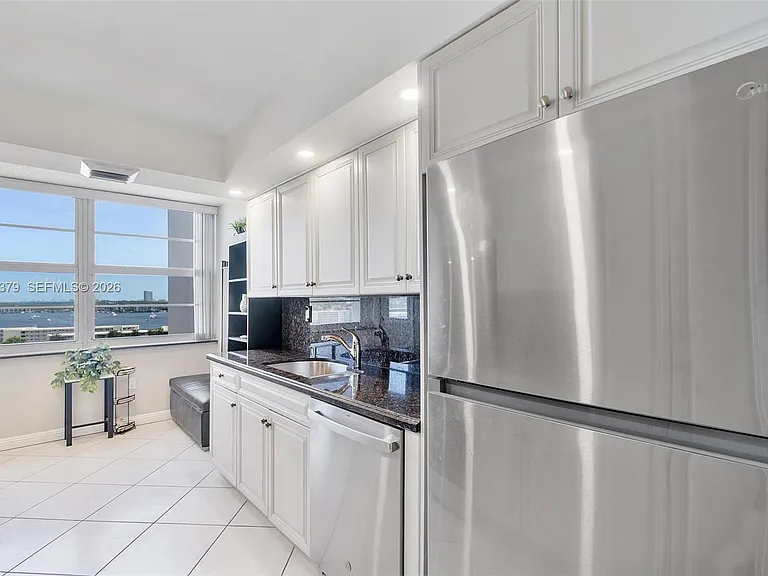 18031 Biscayne Blvd #1401 — Photo 14