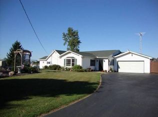 621 N Searls Rd, Webberville, MI 48892