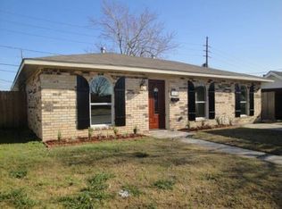 2424 Artillery Dr, Chalmette, LA 70043