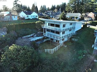 451 Simpson Ave, North Bend, OR 97459
