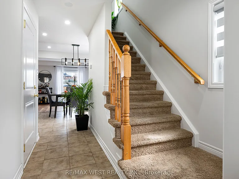 124 Parkinson Cres #70 — Photo 12