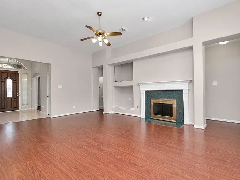 1915 Crescent Oak Dr — Photo 17