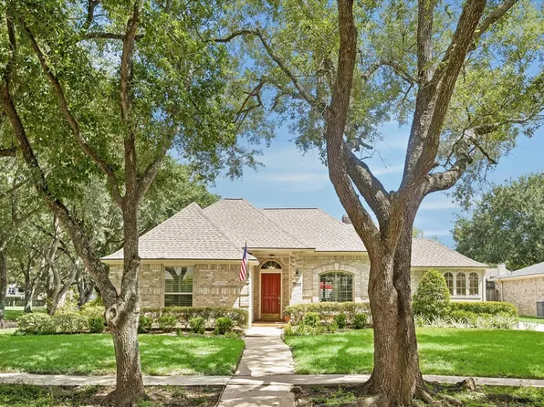 3007 W Steepbank Cir, Sugar Land, TX 77479