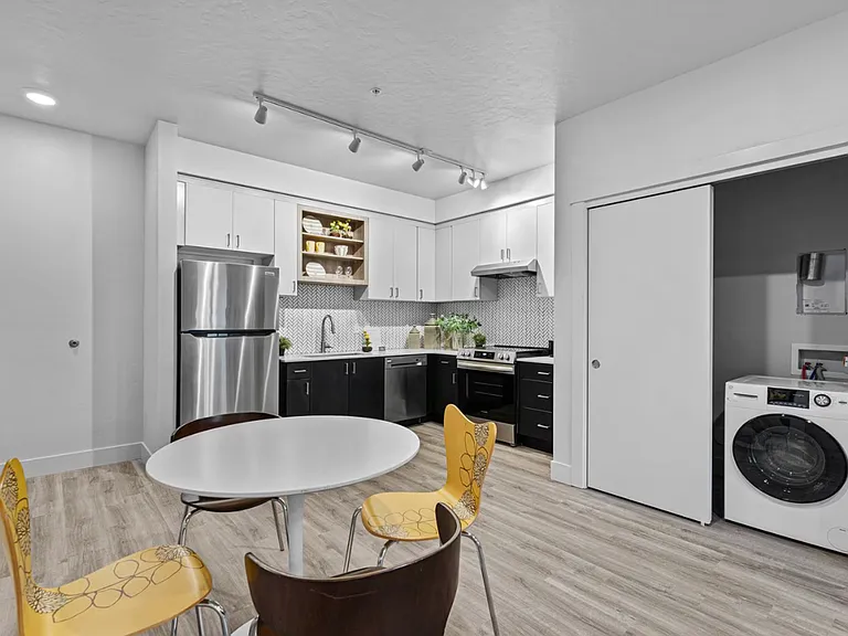 The Eliana Apartments — Photo 6
