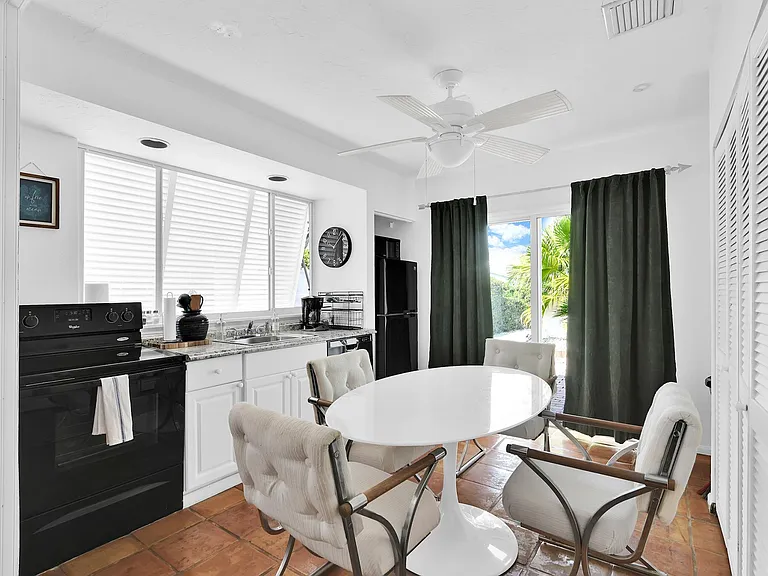 3218 Palm Dr — Photo 20
