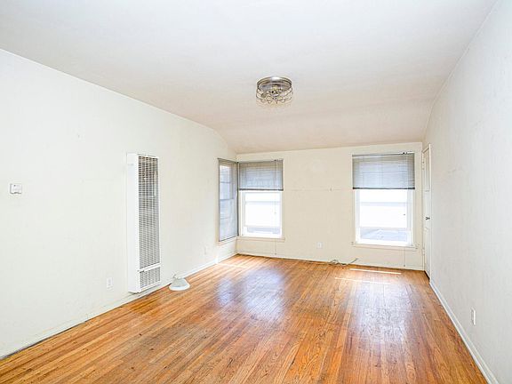 5th image of 11430 Emelita St