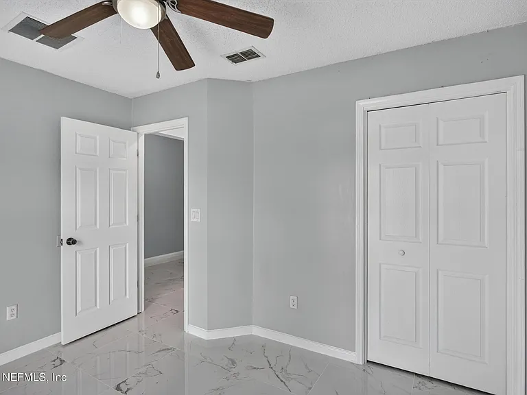 490 Hillside Dr — Photo 34