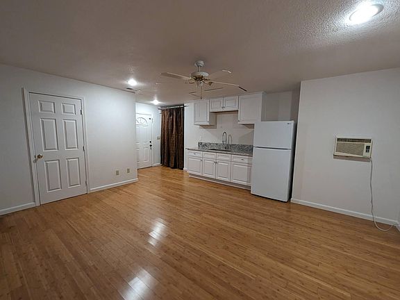 5th image of 6653 Glen Hollow Ct #B