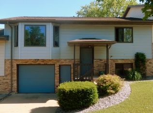 203 W Garfield St, Mount Horeb, WI 53572