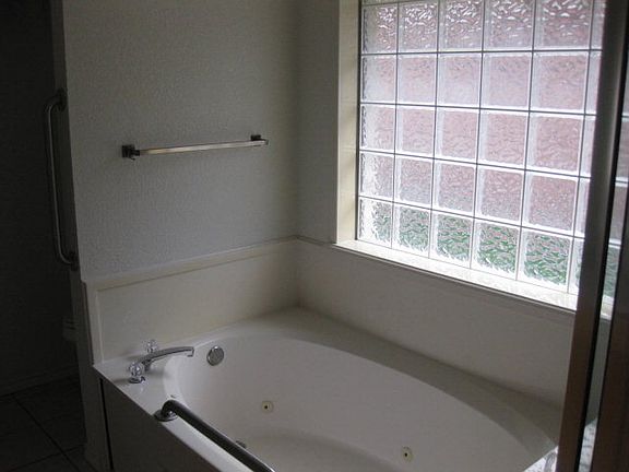 5th image of 600 Royal Sage Dr