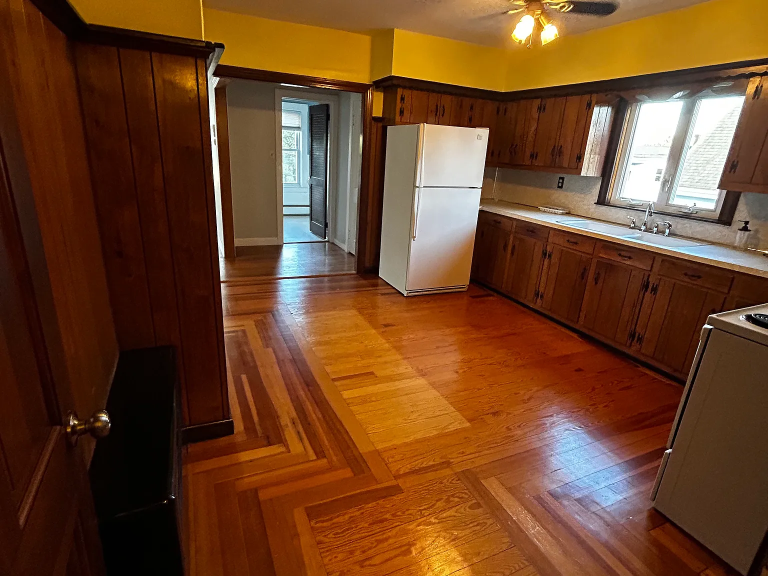 2 bed, 900 sqft, $1,900 — Photo 3
