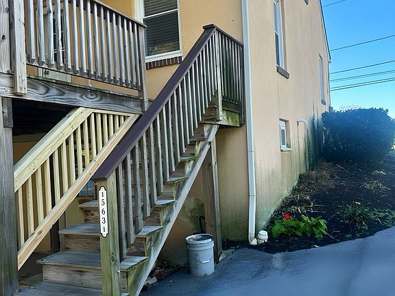 Private side entrance with stairs leading to the kitchen entrance.