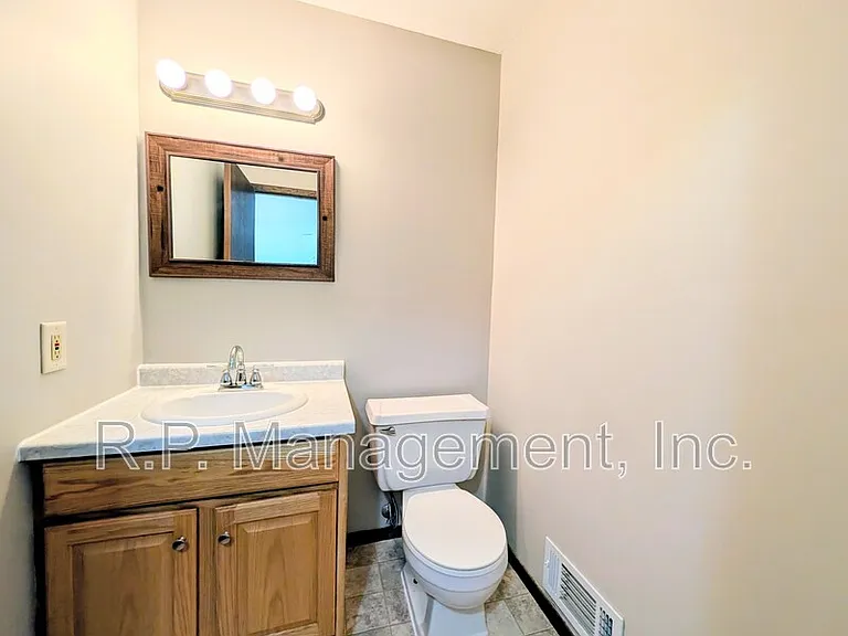 170 Wentworth Ave W #E — Photo 8