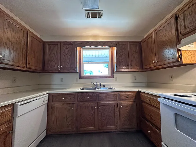 34 Stoneybrook — Photo 8