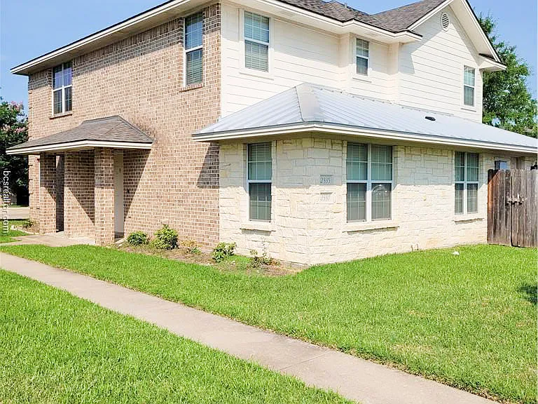 2339 Autumn Chase Loop #B — Photo 1
