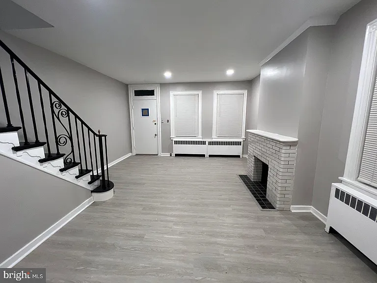 6400 Oxford Ave — Photo 8